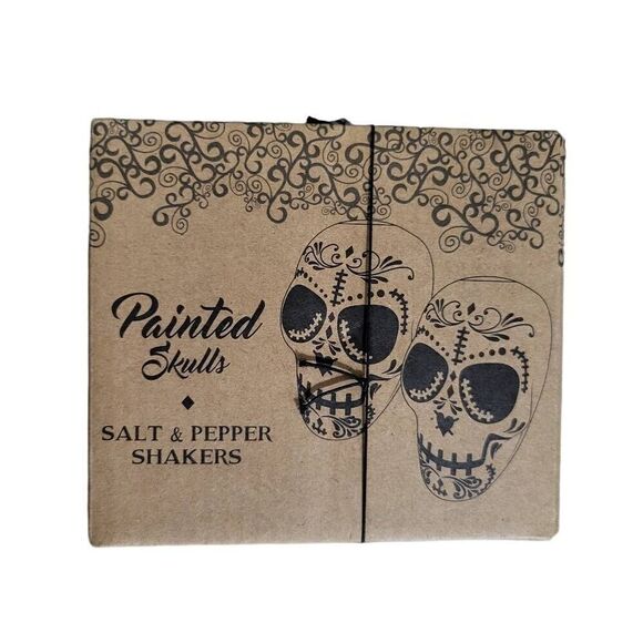 Home Essentials Skull‎ Salt & Pepper Shakers - Picture 3 of 4